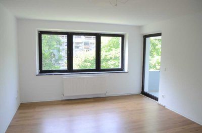 Renovierte Wohnung mit 2 Balkonen und 3 Zimmern