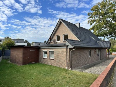 Exklusives Zweifamilienhaus (1 Einheit derzeit vermietet) in Quickborn