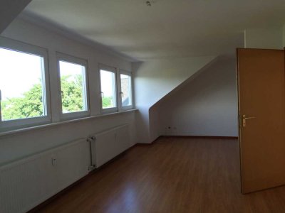 Ruhige- zentral- wertige DG. Wohn.
