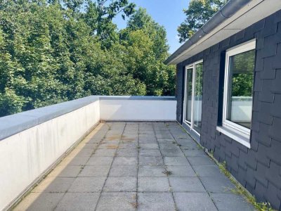 Sonnige Dachgeschosswohnung mit großer Dachterrasse in Schnelsen!