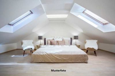 Helle 2-Zimmer-Wohnung mit stilvollem französischen Balkon