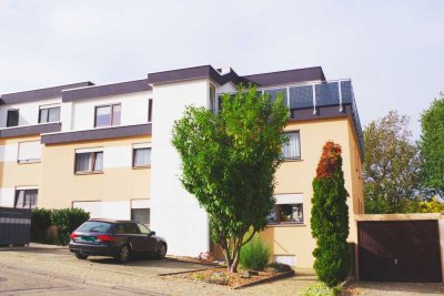 Schöne 3-Zimmer-Wohnung mit Westbalkon und Einzelgarage im 1. Obergeschoss