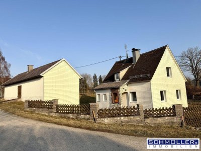 Kleines Einfamilienhaus mit großem Nebengebäude und Garage