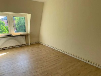 Schöne renovierte Wohnung - ruhig & zentral gelegen: 2-ZKB mit Einbauküche
