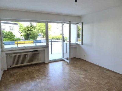 Helle 3-Zimmer-Wohnung mit Balkon in zentraler Lage von Steinbach (Taunus)