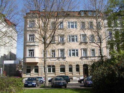 Sanierte Altbauwohnung mit XL-Terrasse im 1.OG !