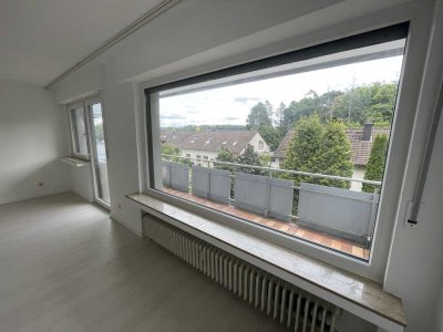 Exklusive, geräumige und vollständig renovierte 2-Zimmer-Wohnung mit Balkon in Kierspe