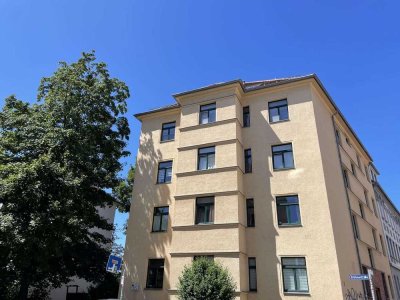 Provisionsfrei! Neu renoviert! Sofort Bezugsfrei ! Schickes 1 Zi.-Apartment mit Balkon für Singles !