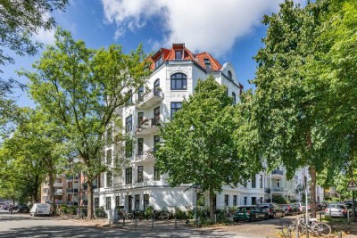 Vermietete 4 1/2 Zi. Altbauwohnung mit zwei Balkonen ++ courtagefrei ++
