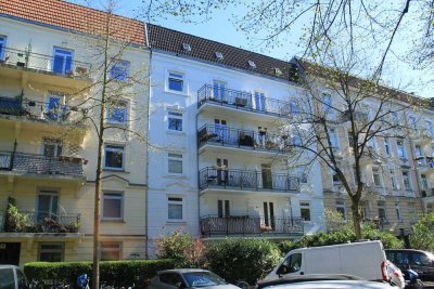 Helle Stadtwohnung mit Balkon im sanierten Altbau in Eimsbüttel