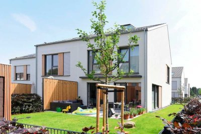 SEELHORSTER-WOHNHÖFE | Neubau | gepflegtes Reihenhaus auf drei Etagen mit EBK | Baujahr 2017