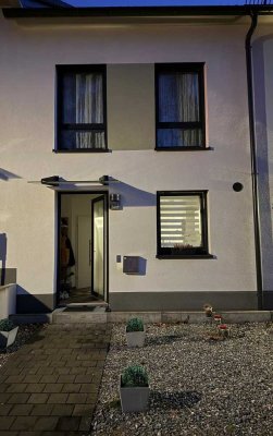 Geräumiges und neuwertiges Reihenmittelhaus in Schwaig