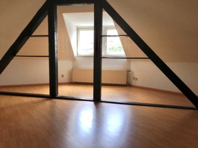 *MK IMMOBILIEN* Modernisierte 3-Raum-Dachgeschosswohnung in der zentrumsnahen Krämpfervorstadt!
