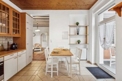 Wunderschöne 4-Zimmer-Altbauwohnung mit moderner Austattung Grrosser Terasse und Einbauküche