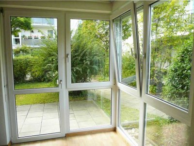 Helle 1-Zimmer-Wohnung mit großer Terrasse und separater Küche