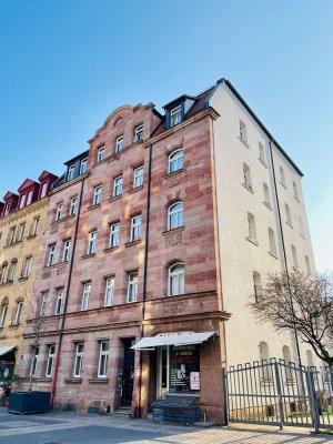 Helle Dachgeschosswohnung in der Fußgängerzone von St. Leonhard