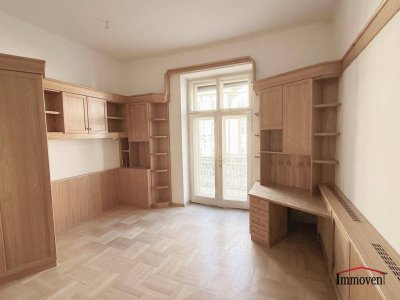 TOPLAGE LEOBEN - SANIERUNGSBEDÜRFTIG - große herrschaftliche Wohnung mit 2 Balkone!