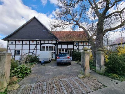 Holle-Heersum: Hof mit Wohnhaus, Scheune und großem Grundstück