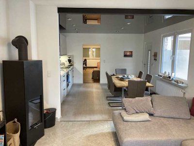 Hochwertig kernsanierte Altbauwohnung in Otterstadt, 2,5 ZKB mit Terrasse und Gartenanteil