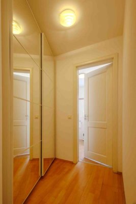 2-Zimmer in Schwabing, Südbalkon, möbliert, neue Küche