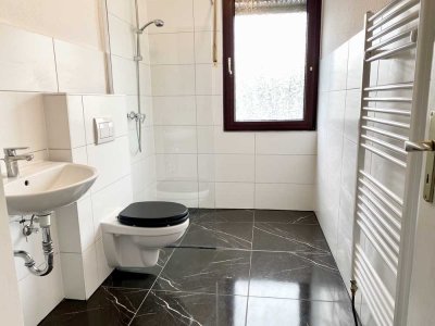 Erstbezug nach Sanierung, 2,5 Zimmer EG barrierefrei - ideal für Senioren