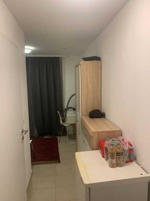 Möbliertes Zimmer in Boardinghouse mit Balkon in Bahnhofsnähe