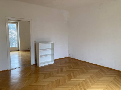 Attraktive Altbauwohnung mit französischem Balkon in Uninähe