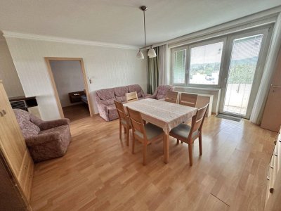 GERÄUMIGE 4-ZIMMER-WOHNUNG MIT DACHTERRASSE UND TRAUMHAFTEM AUSBLICK!