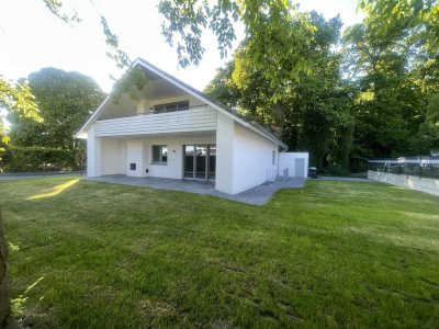 Einmaliges Zweifamilienhaus im Grünen mit Garage