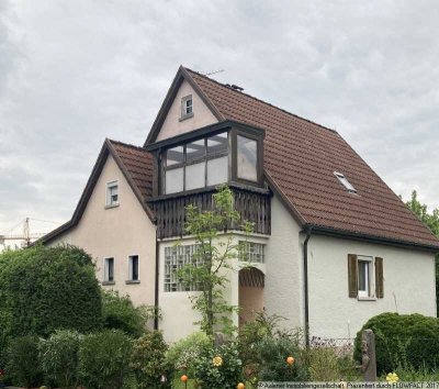 Freistehendes Einfamilienhaus mit idyllischem Garten