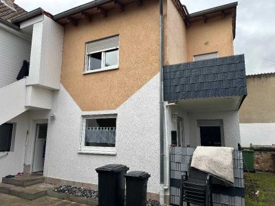 Schönes Zweifamilienhaus mit Balkon und frei sitz und 2 Stellplätze