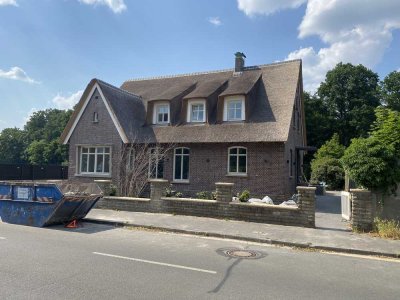Geräumige, Reet Gedecke Stadtvilla, 10-Raum-Villa mit luxuriöser Innenausstattung in Rheine