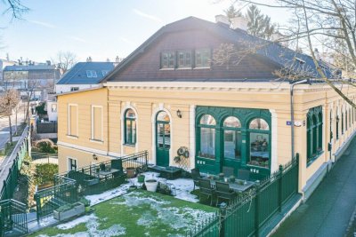 Ein Anwesen – viele Möglichkeiten: Sanierte Jahrhundertwendevilla mit Indoorpool für luxuriöses Wohnen und Arbeiten