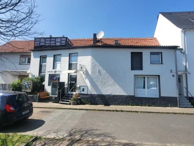 Zwei Häuser ein Grundstück + Gewerbefläche in beliebter Lage