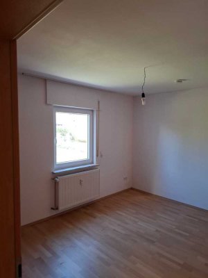 Vollständig renovierte 3-Zimmer-Wohnung mit Balkon und EBK in Heldenbergstraße, Donzdorf