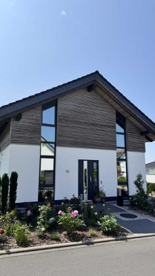 Luxuriöse vollmöblierte Stadtvilla im malerischen Habichtswald (nur 9 km von Kassel entfernt).