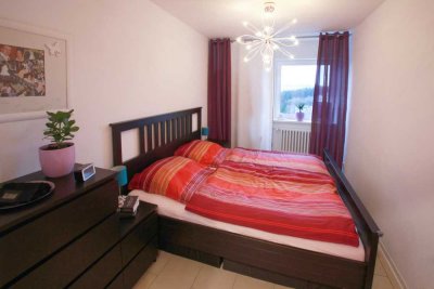 Sehr schöne und helle 2 ZKB Wohnung mit Balkon