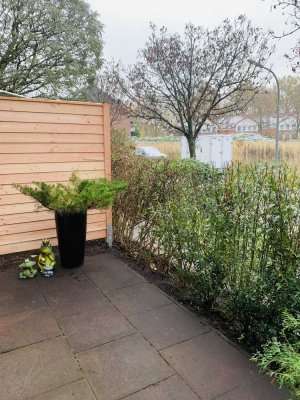 Exklusive 2-Zimmer EG-Wohnung mit Terrasse, geh. Innenausstattung u. EBK in Hamburg Farmsen-Berne