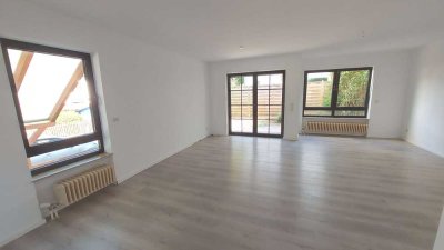 WOHNJUWEL!! Herrliche, familienfreundliche DHH mit Terrasse und Carport in bester Sulzbacher Lage