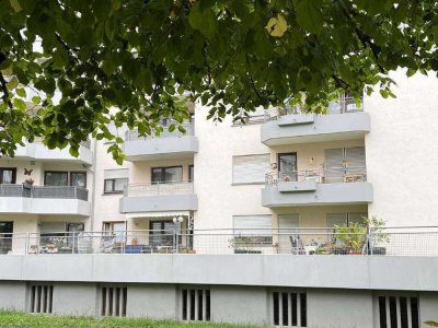 Stadtnah in Tiengen mit Terrasse und weiterem Balkon - wenige Stufen (Hochparterre)