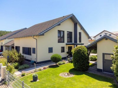 Traumhaftes Wohnen in Lautrach: Geräumiges Einfamilienhaus mit Garten und Garage