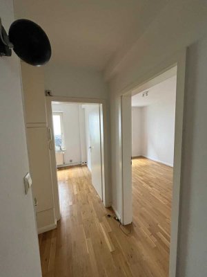 Befristet - 05/2027 - 2 Zimmer Erdgeschosswohnung mit Balkon in Hamburg-Eppendorf