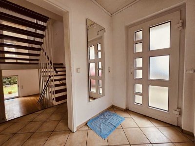 Lichtdurchflutetes Split-Level-Haus in Hofheim – Fußläufig zur S-Bahn