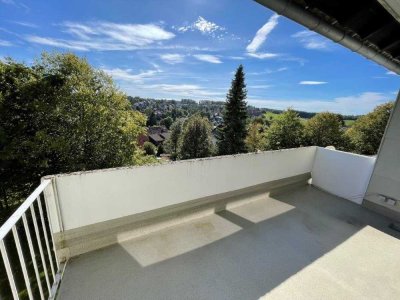 Panorama-ETW mit 4 Zimmern, 113 m², 2 Balkonen und Garage