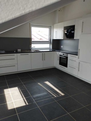 Großzügige 3 Zimmer-Dachgeschosswohnung in Obersulm-Willsbach