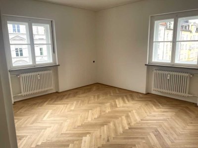 Charmante, kompl. renovierte 2,5 Zi-Altbauwohnung + Wohnküche, Prinzregentenstr, N. Friedensengel