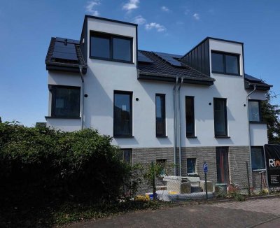 Hochwertige KfW-55 Neubau-Doppelhaushälfte (links) in Brühl – bezugsfrei ab Ende Oktober