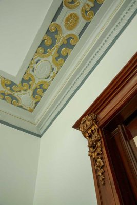 Hanseatisches Wohnen mit Weserblick: Stilvolle Beletage mit Wintergarten & Balkon am Osterdeich