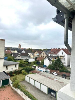 Geräumige 2 ZKB Wohnung mit Balkon