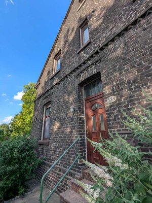 Großzügige Altbauwohnung mit kleinen Garten – 4 Zimmer auf 2 Etagen